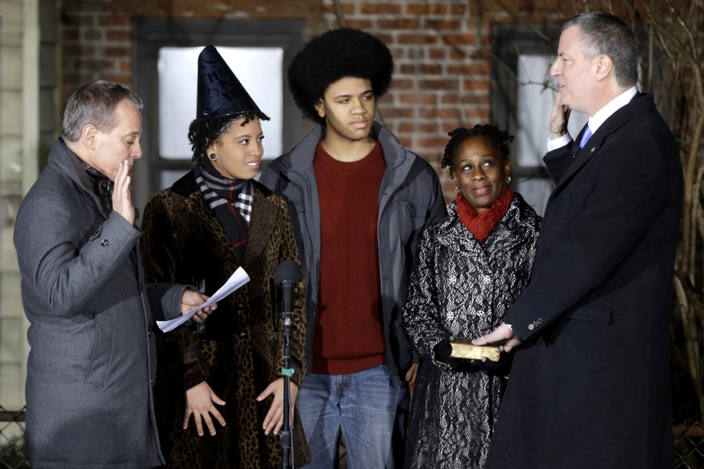 Bill embarrasses his family by wearing a suit and tie to his swearing in. 